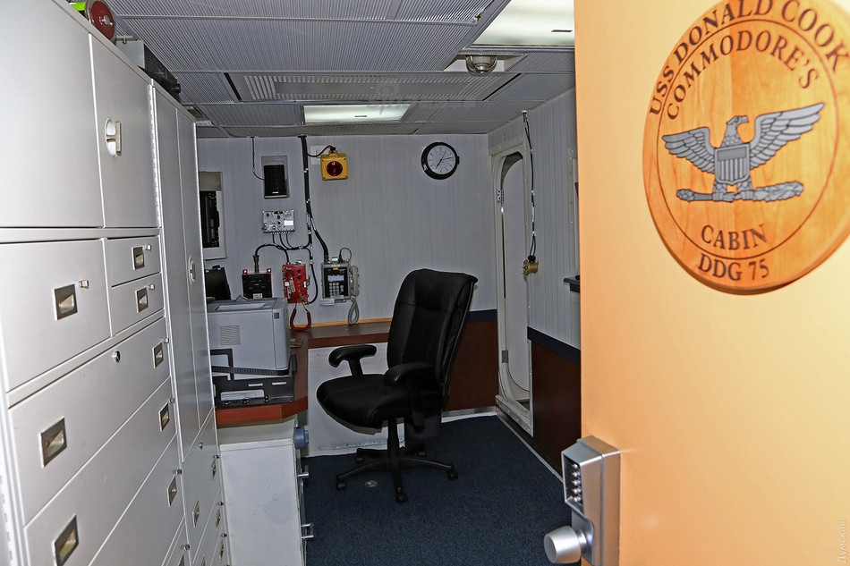 USS Donald Cook là một trong những tàu khu trục Arleigh Burke có khả năng mang theo tối đa hơn 50 tên lửa hành trình, tầm bắn tối đa có loại xa hơn 1500 km. Nguồn ảnh: Sina.