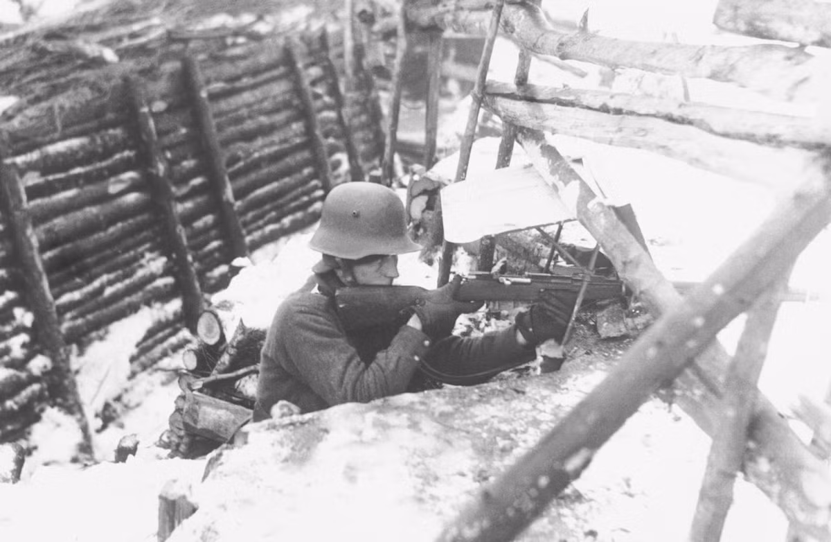 Sau khi gây áp lực ngoại giao không thành công, Liên Xô tiến hành tấn công trên toàn tuyến biên giới với Phần Lan vào 30/11/1939.