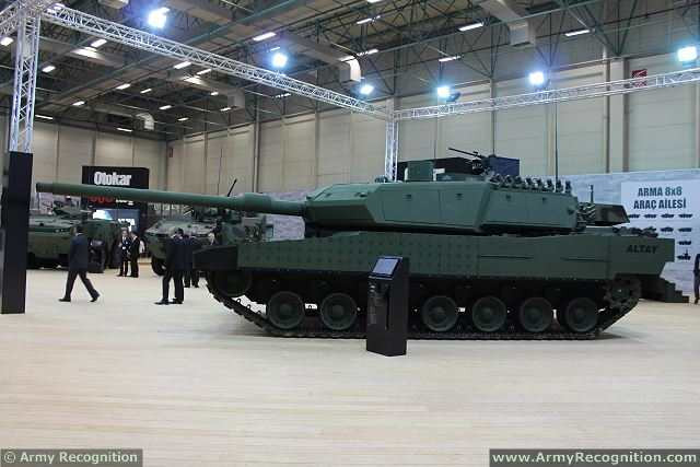 Altay là loại xe tăng chủ lực thế hệ 3+ do Thổ Nhĩ Kỳ tự thiết kế và sản xuất. Đây cũng là dự án phương tiện chiến đấu mặt đất lớn nhất mà Thổ Nhĩ Kỳ từng tự sản xuất và thiết kế. Nguồn ảnh: Armyrecognition.
