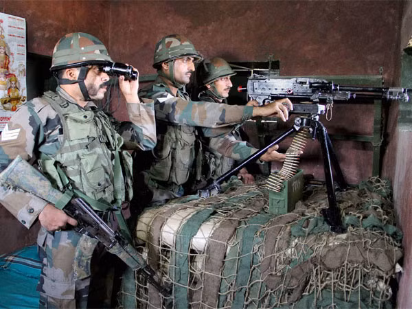 Mặc dù vậy, nhiều nhà phân tích vẫn cho rằng với tốc độ hiện đại hóa hiện tại của Ấn Độ, nước này cần... 100 năm nữa mới cải tổ hoàn toàn được lực lượng quân đội - một tốc độ không thể chậm hơn và chắc chắn nếu muốn tiến lên hiện đại, Ấn Độ cần có một động thái gì đó ngay lập tức, ví dụ như tăng chi tiêu cho quốc phòng. Nguồn ảnh: Sina.