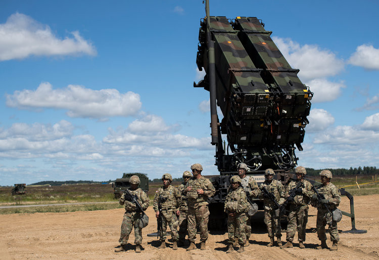 Khả năng phòng thủ của NATO trước các loại tên lửa của Nga dù được đánh giá là không tương xứng nhưng vẫn cực kỳ nguy hiểm. Nổi bật nhất trong số đó là các tên lửa Patriot do Mỹ thiết kế và sản xuất. Nguồn ảnh: BI.