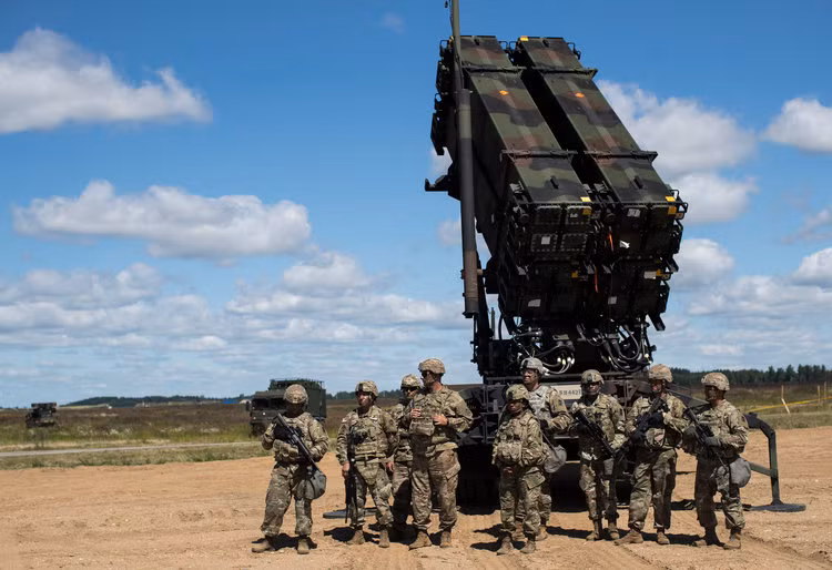Khả năng phòng thủ của NATO trước các loại tên lửa của Nga dù được đánh giá là không tương xứng nhưng vẫn cực kỳ nguy hiểm. Nổi bật nhất trong số đó là các tên lửa Patriot do Mỹ thiết kế và sản xuất. Nguồn ảnh: BI.