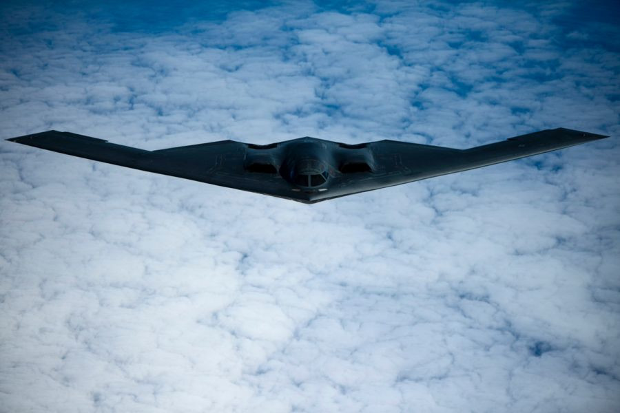 Ngoài ra, trong báo cáo cũng có môi trường "lý tưởng" để chiếc B-2 hoạt động đó là môi trường có độ ẩm thấp, không mưa và có nhiệt độ trung bình - một điều hết sức vô lý vì không phải ở bất cứ đâu trên Trái Đất cũng có đủ điều kiện để chiếc máy bay ném bom này... hoạt động. Nguồn ảnh: NYtimes.