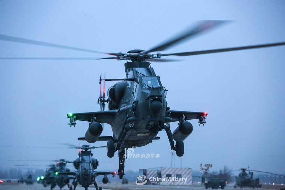 Mới đây, truyền thông Trung Quốc đã cho đăng tải những hình ảnh về cuộc huấn luyện bay quy mô lớn với các trực thăng tấn công Z-10. Nguồn ảnh: Sina.