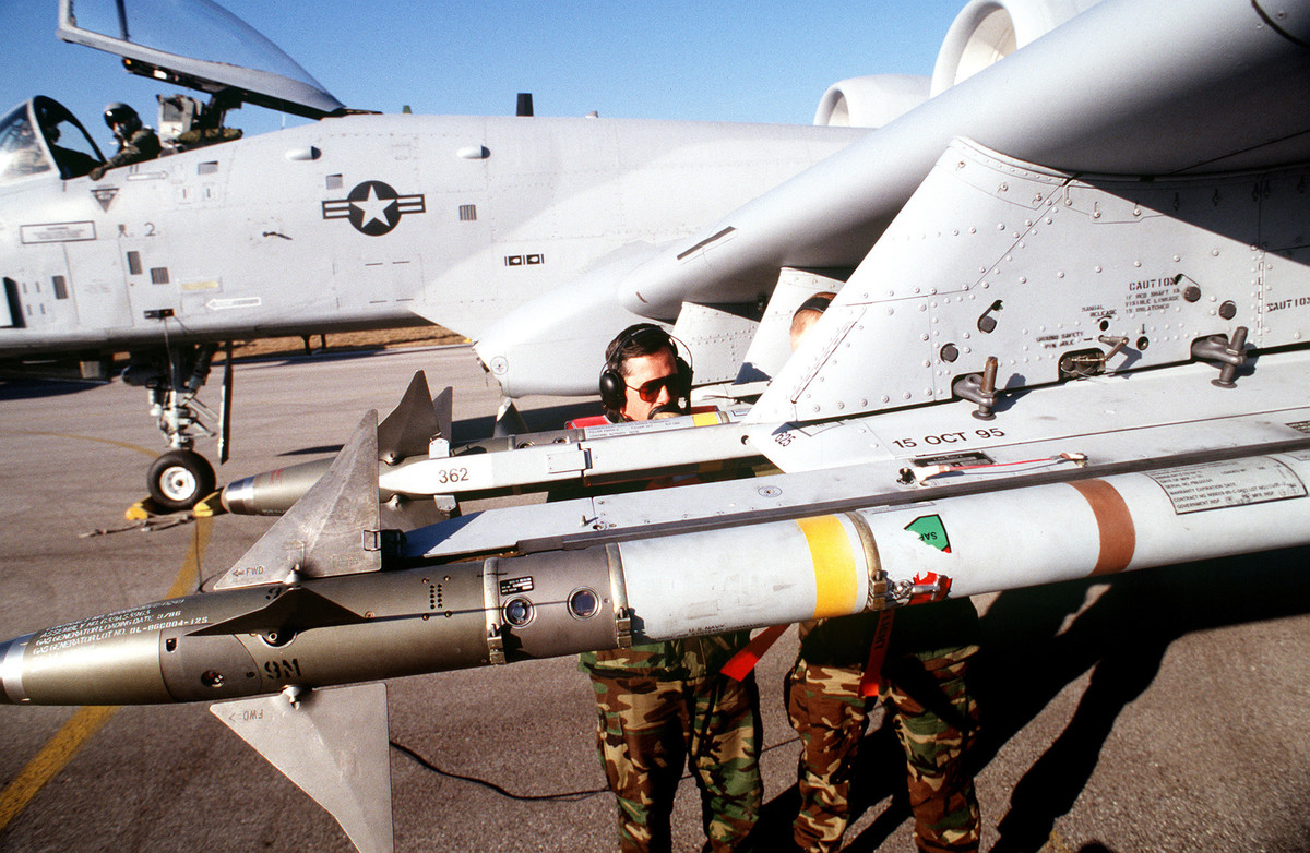 Loại tên lửa này sử dụng động cơ nhiên liệu rắn Bermite Mk 36 cho phép nó bay với tốc độ tối đa Mach 2,5 và có tầm tiêu diệt mục tiêu từ 1 cho tới 35,4 km - nghĩa là mọi mục tiêu ở gần hơn khoảng cách 1 km, loại tên lửa này sẽ vô hiệu. Nguồn ảnh: Sina.