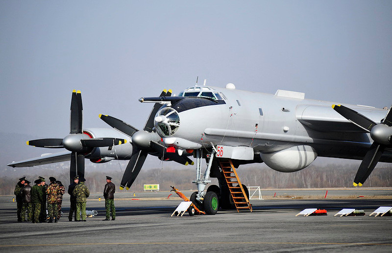 Tính tới thời điểm hiện tại, chỉ có Không quân Hải quân Nga còn sử dụng loại máy bay loại này. Lực lượng này cũng đang muốn nâng cấp thêm khả năng ném bom cho chiếc Tu-142 này trong tương lai. Nguồn ảnh: QQ.