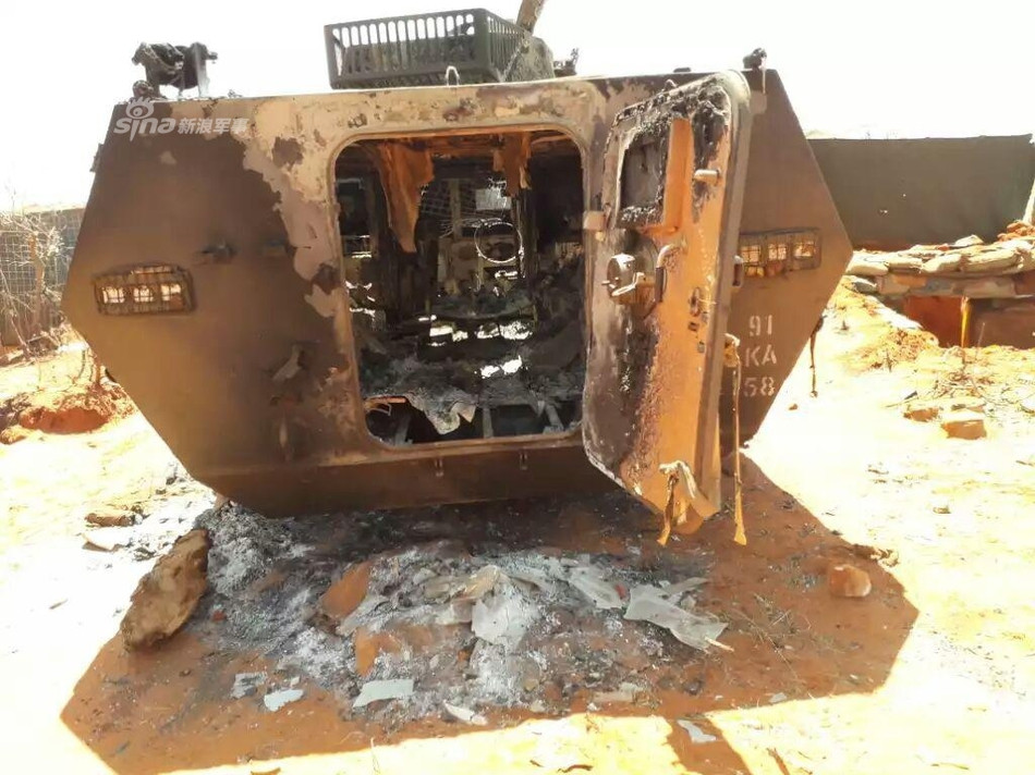 Hiện trường vụ việc được cho là ở Kenya - một trong nhiều quốc gia nhập khẩu số lượng lớn xe thiết giáp WZ-551 từ Trung Quốc. Nguồn ảnh: Sina.