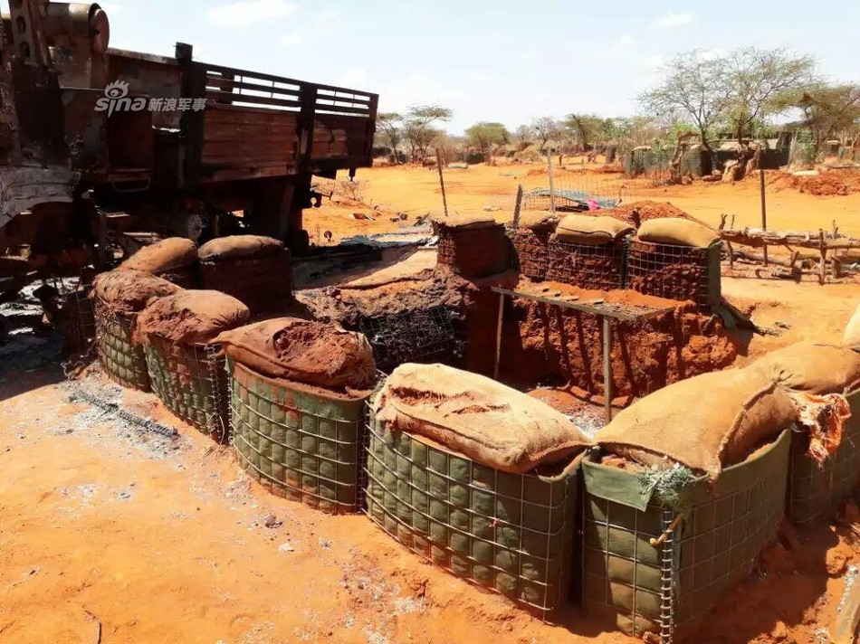 Chiến hào tan tác sau một cuộc xung đột ở Kenya. Nguồn ảnh: Sina.