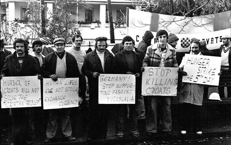 Dù kinh tế và khoa học kỹ thuật cùng quân sự có phát triển vượt bậc, nền chính trị của quốc gia này vẫn được đánh giá là không vững do Nam Tư có quá nhiều nước cộng hoà, nhiều sắc tộc và lợi ích bị xung đột liên tục. Nguổn ảnh: Flickr.