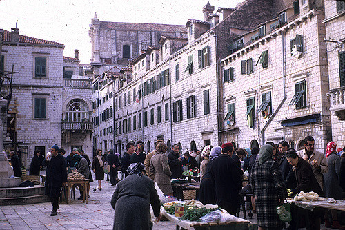 Tới thập niên 70, hầu hết các lực lượng không quân, hải quân và lục quân của Nam Tư đều tự sản xuất được trang thiết bị cho binh lính ở trong nước. Các sản phẩm quốc phòng của Nam Tư thậm chí còn được xuất khẩu cho Iraq, Myanmar và nhiều quốc gia khác. Nguổn ảnh: Flickr.