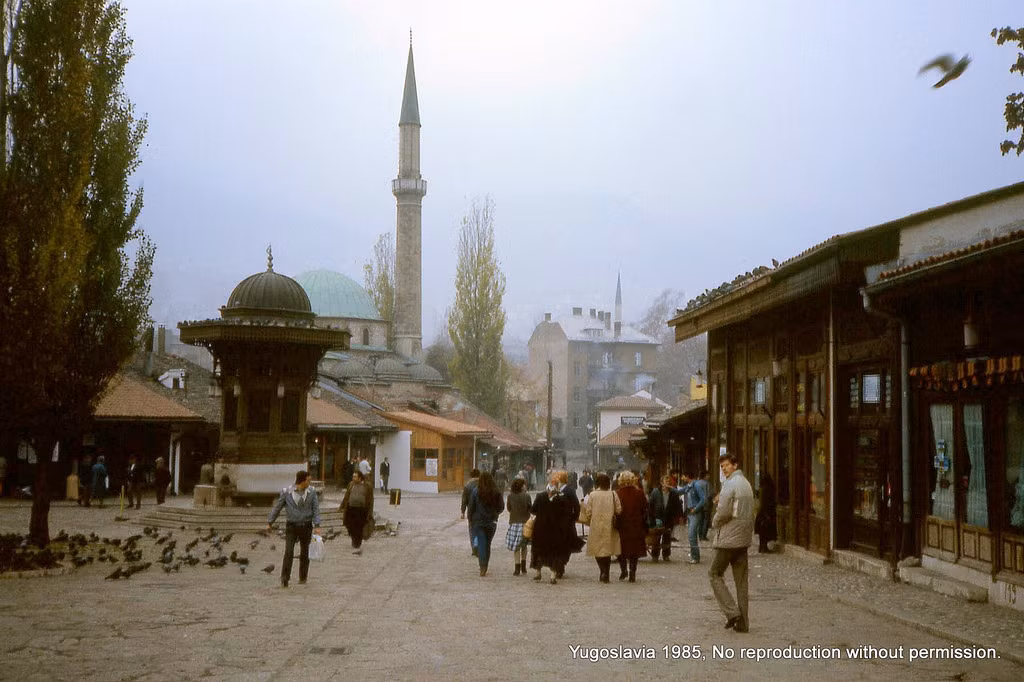 Mặc dù là một quốc gia XHCN, Nam Tư vẫn sẵn sàng bán vũ khí cho mọi quốc gia và tổ chức miễn có tiền. Trong số những khách hàng đặc biệt của Nam Tư này có Guatemala - một quốc gia Trung Mỹ có phong trào cánh tả cực kỳ mạnh. Nguổn ảnh: Flickr.