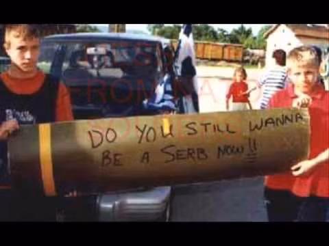 Cũng từ thời gian này, các đài phát thanh và báo chí tiếng Albania bị hạn chế hoạt động, người Albania ở Kosovo bị sa thải một cách vô lý. Thậm chí trong các trường học, giáo viên người Albania không được đứng lớp và học sinh người Albania phải học ở nhà. Nguồn ảnh: Tube.