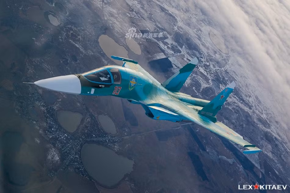 Tuy nhiên giá trị của chiếc Su-34 chắc chắn đang và sẽ ngày càng tăng cao do sự xụp giá của đồng Rupper Nga trong thời gian vừa rồi. Nguồn ảnh: Kitaev.