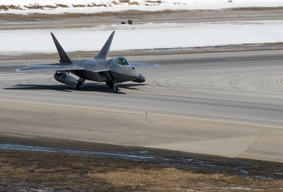 Mặc dù vậy để huấn luyện được cho phi công nhuần nhuyễn chiến thuật này sẽ tốn rất nhiều nhiên liệu và phí bảo trì do cần sử dụng một lượng lớn máy bay cùng lúc. Nguồn ảnh: 3rdwing.