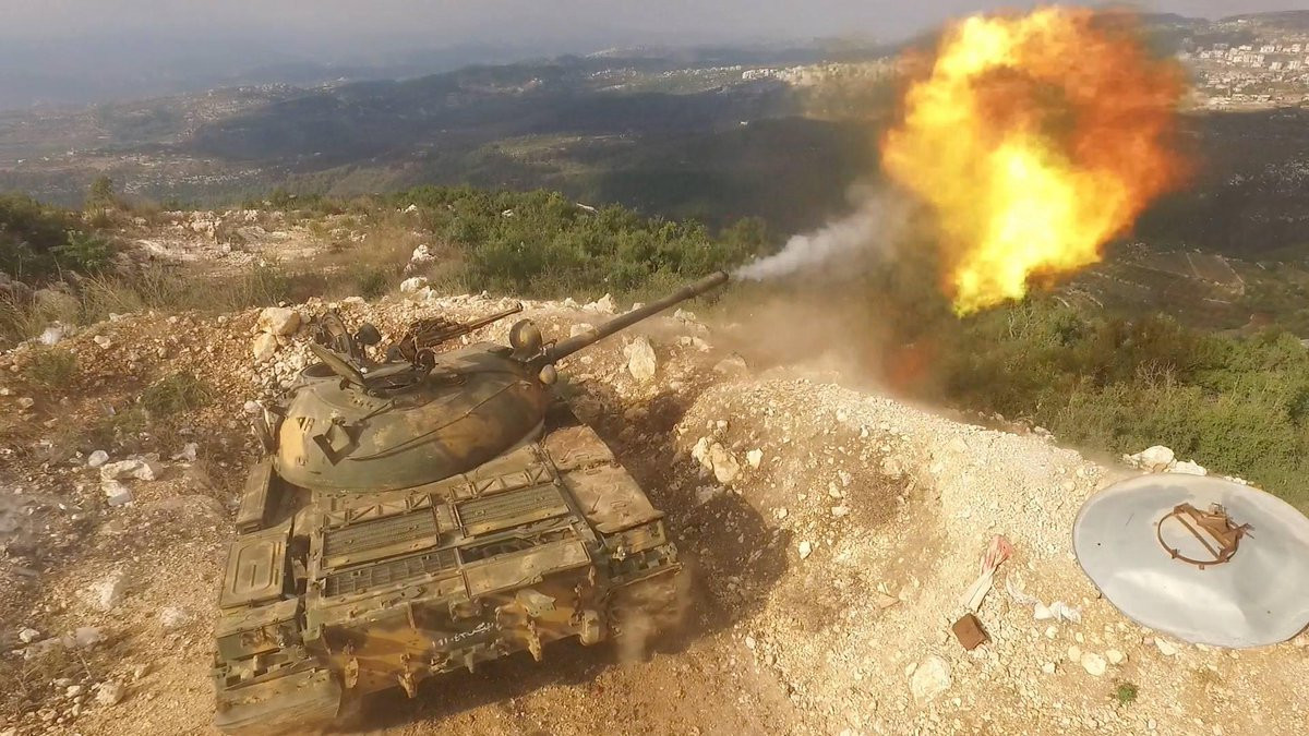 Trước đó vào năm 1998, Uganda đã mua một số lượng lớn xe tăng T-55. Theo như thông tin được nước này chia sẻ công khai, T-55 sẽ có giá 30.000 USD (tỷ giá năm 1998) nếu mua theo lô và sẽ có giá 50.000 USD mỗi chiếc nếu mua lẻ. Nguồn ảnh: Themedium.