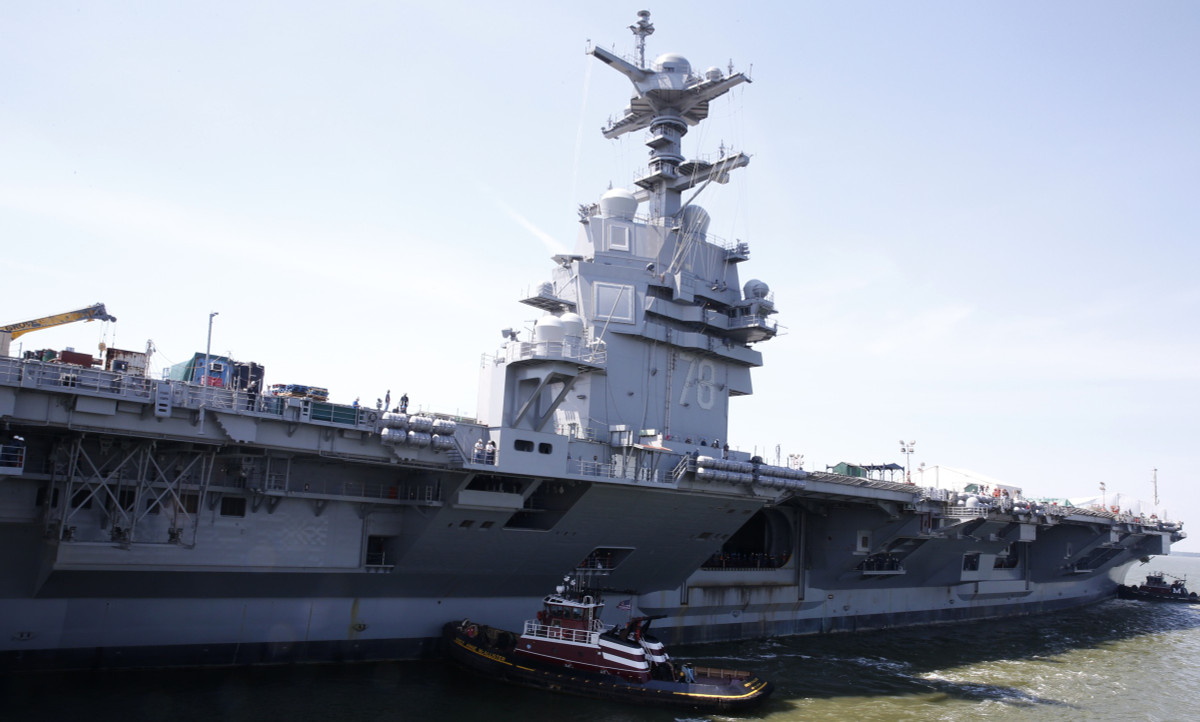 Các hệ thống máy phát điện trên tàu là các loại tua-bin điện - được cung cấp năng lượng từ hai lõi phản ứng hạt nhân trên USS Gerald R. Ford. Điều này có thể dẫn tới một sự cố lớn hơn đó là phải chăng, hệ thống năng lượng hạt nhân trên hàng không mẫu hạm này đang có vấn đề? Nguồn ảnh: Pinterest.