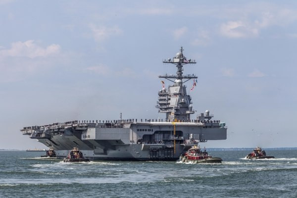 Hệ thống thang máy nâng vũ khí hiện tại trên tàu sân bay USS Gerald R. Ford chỉ đáp ứng được hai trên tổng số 11 yêu cầu tiêu chuẩn của Hải quân Mỹ. Trong số đó, bao gồm cả hệ thống đẩy - một hệ thống quan trọng nhất của mọi hệ thống thang máy - tới nay vẫn chưa đạt yêu cầu. Nguồn ảnh: Pinterest.