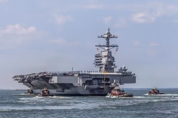 Hệ thống thang máy nâng vũ khí hiện tại trên tàu sân bay USS Gerald R. Ford chỉ đáp ứng được hai trên tổng số 11 yêu cầu tiêu chuẩn của Hải quân Mỹ. Trong số đó, bao gồm cả hệ thống đẩy - một hệ thống quan trọng nhất của mọi hệ thống thang máy - tới nay vẫn chưa đạt yêu cầu. Nguồn ảnh: Pinterest.