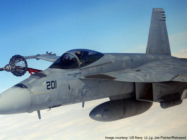 Cũng không ít chuyên gia cho rằng phía chính phủ Mỹ sẽ giúp đỡ Boeing một cách gián tiếp bằng việc cung cấp cho hãng này các gói thầu quân sự trong bối cảnh Boeing đang chật vật trên thị trường máy bay dân dụng. Nguồn ảnh: USAF.