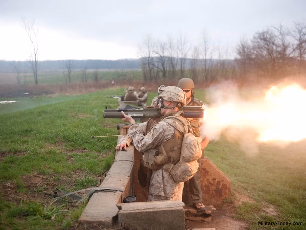 M72 LAW có tầm bắn cơ bản là từ 10-1.000m, tuy nhiên tầm tác chiến hiệu quả với mục tiêu tĩnh chỉ là 200m, mục tiêu động là 165m. Nếu ngoài tầm hiệu quả thì xác suất bắn trúng mục tiêu chỉ còn 50%. Nguồn ảnh: Military-Today