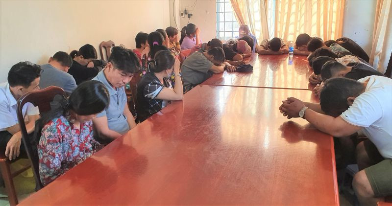  Bắt quả tang 24 đối tượng đánh bạc ăn tiền: Khoảng 0h ngày 18/11, Công an TP Rạch Giá, tỉnh Tiền Giang tiến hành bắt quả tang một tụ điểm đánh bạc tại một khu đất trống trong khu đô thị Tây Bắc (thuộc phường Vĩnh Thanh, TP Rạch Giá) với hình thức lắc tài xỉu ăn tiền. Tại hiện trường, Công an đã tạm giữ 24 đối tượng, 1 bộ tài xỉu, số tiền trên 50 triệu đồng... tất cả con bạc này đều trú tại TP Rạch Giá. 