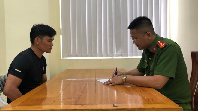  Sát hại tình địch, đâm vợ bị thương: Khoảng 18h ngày 1/9, Nguyễn Hữu Tân (38 tuổi, trú TP.Uông Bí, Quảng Ninh) thấy vợ là chị Nguyễn Thị S. (35 tuổi) đi vào phòng 202 nhà nghỉ Dũng Anh (TP.Uông Bí) cùng anh Nguyễn Thành C. (35 tuổi, trú tại thôn Đoàn Xá, xã Hồng Phong, TX.Đông Triều, Quảng Ninh). Phát hiện vợ có quan hệ bất chính với anh C., Tân đã dùng dao đâm anh C. và chị S.