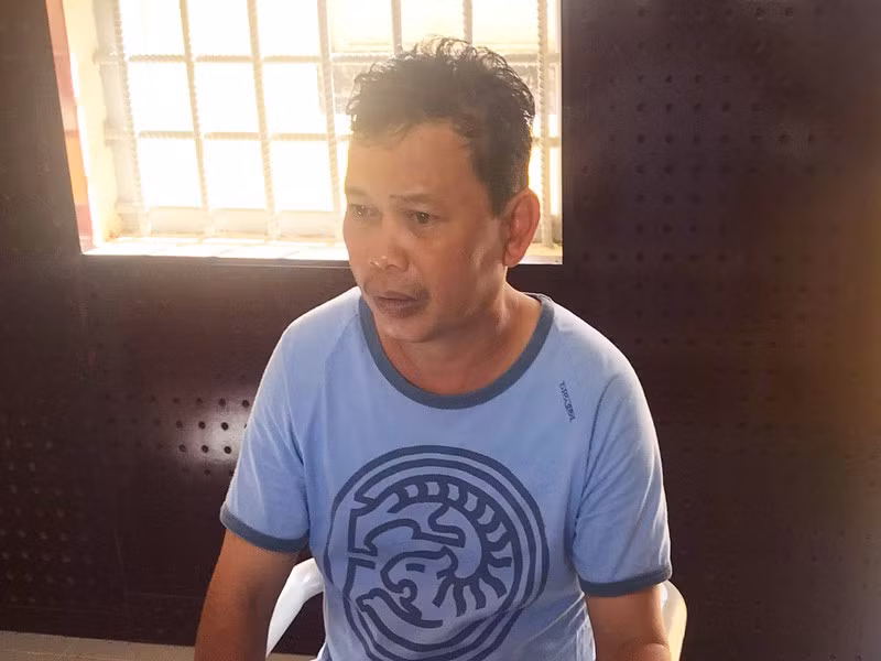  Sát hại người nghi là "tình địch" ở đám giỗ nhà mẹ vợ: Ngày 13/11, Công an tỉnh Bến Tre đã khởi tố bị can, bắt tạm giam Trần Bình Trọng (54 tuổi ngụ thị trấn Châu Thành, huyện Châu Thành, Bến Tre) để điều tra về tội giết người. Theo điều tra ban đầu, ngày 11/11, Trọng về dự đám giỗ tại nhà mẹ vợ ở ấp Phước Tự, xã An Khánh, huyện Châu Thành. Tại đây, Trọng có uống rượu chung bàn với ông Đặng Hữu Phước (58 tuổi, ngụ xã Tam Phước, huyện Châu Thành).