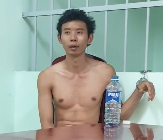 Gia đình cho biết Cường thường xuyên chơi game online. Cường có dấu hiệu trầm cảm, sinh hoạt và phát ngôn trong gia đình bất thường, Cường là sinh viên của một trường Đại học ở Bình Dương. Cường khai, tưởng bà là cây chuối nên đuổi theo cây chuối và chém đứt cây chuối.