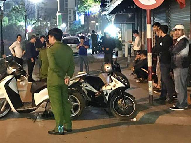  Mẹ trầm cảm sát hại con rồi tìm cách tự tử: Ngày 7/10, Nguyễn Thị Thúy Hằng (32 tuổi) ôm con ruột là NQA (3 tuổi) đến thuê nhà nghỉ trên đường 6A (phường Bình Trị Đông B, quận Bình Tân, TP HCM). Hằng khai rằng bản thân lâm vào túng quẫn, trầm cảm do con bị bệnh hiểm nghèo, không có khả năng chữa trị.