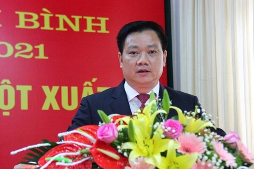 Ngày 10/11, tại kỳ họp giải quyết công việc phát sinh đột xuất, HĐND tỉnh Thái Bình thực hiện quy trình bầu Chủ tịch UBND tỉnh nhiệm kỳ 2016 - 2021. Theo đó, ông Nguyễn Khắc Thận, Phó Bí thư Tỉnh ủy, Phó Chủ tịch thường trực, phụ trách điều hành hoạt động UBND tỉnh Thái Bình được bầu giữ chức vụ Chủ tịch UBND tỉnh khóa XVI, nhiệm kỳ 2016-2021.
