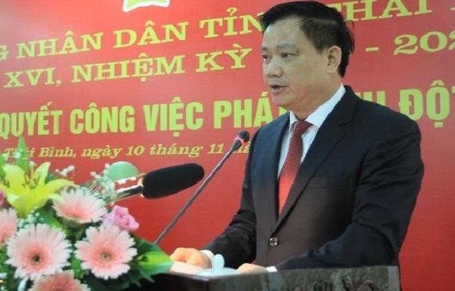 Ông Nguyễn Khắc Thận, sinh ngày 15/3/1974, quê quán xã An Thanh, huyện Quỳnh Phụ, tỉnh Thái Bình, trú quán tại phường Trần Lãm, thành phố Thái Bình, tỉnh Thái Bình. Ông Thận có trình độ chuyên môn Cử nhân Cao đẳng Kiểm sát chính quy (Trường Cao đẳng Kiểm sát Hà Nội), Cử nhân Luật chuyên tu (trường Đại học quốc gia Hà Nội), Thạc sỹ Quản lý kinh tế (Học viện Nông nghiệp Việt Nam); trình độ lý luận chính trị: Cao cấp.
