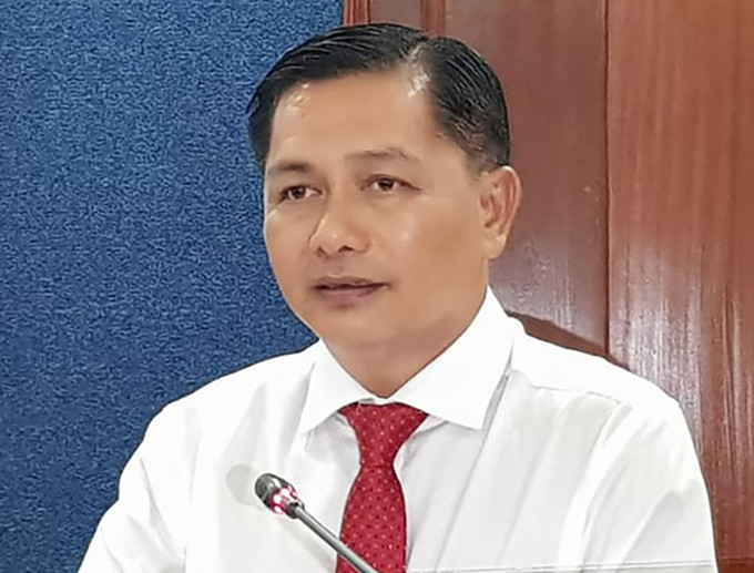 Ngày 10/11, HĐND tỉnh Sóc Trăng khóa IX, nhiệm kỳ 2016-2021 họp bầu ông Trần Văn Lâu, Phó bí thư Tỉnh ủy, Chỉ huy trưởng Bộ chỉ huy quân sự tỉnh Sóc Trăng làm Chủ tịch UBND tỉnh, thay ông Trần Văn Chuyện nghỉ hưu.