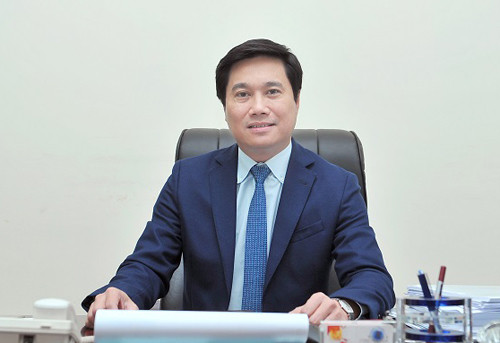 Ông Nguyễn Tường Văn, sinh năm 1971. Quê quán: TP Hải Phòng. Trình độ tiến sỹ kinh tế, Đại học Quốc gia Úc, cao cấp lý luận chính trị. Trước khi giữ chức vụ Phó Bí thư Tỉnh ủy, Chủ tịch UBND tỉnh Quảng Ninh, ông Nguyễn Tường Văn là Thứ trưởng Bộ Xây dựng, giúp Bộ trưởng quản lý Nhà nước các lĩnh vực phát triển đô thị, quy hoạch xây dựng và trực tiếp theo dõi, chỉ đạo các lĩnh vực: Công tác hợp tác quốc tế ngành Xây dựng; phụ trách chung về dự án ODA; phụ trách chung về công tác ứng phó với biến đổi khí hậu và tăng trưởng xanh của ngành Xây dựng.