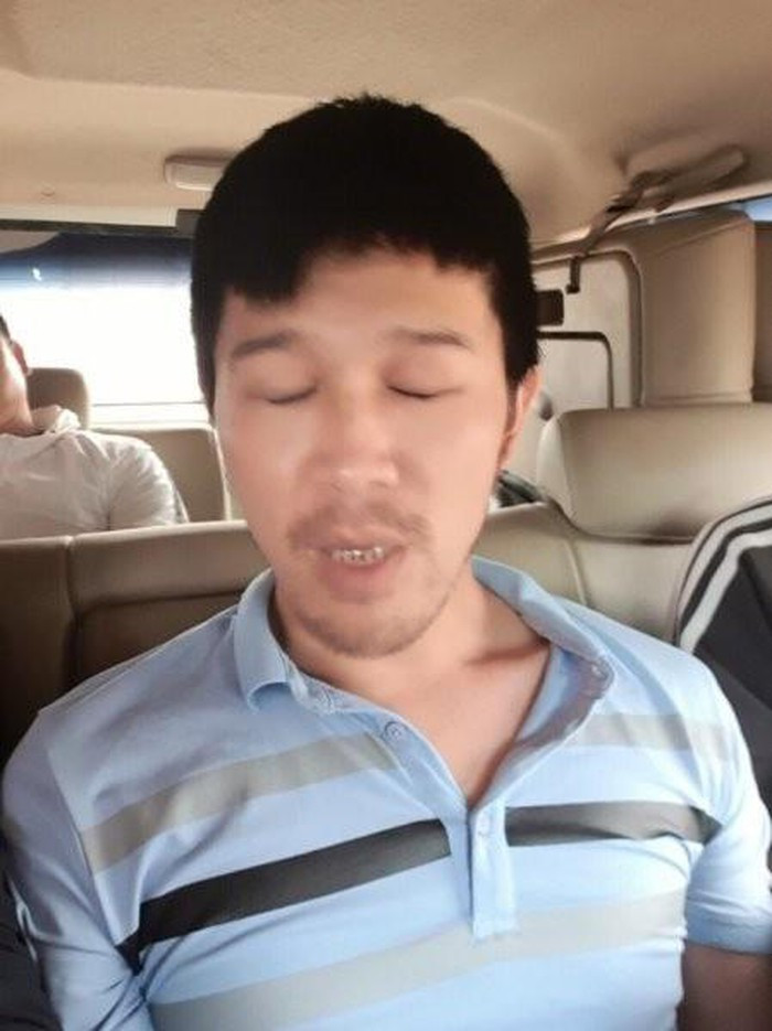 Được biết, Hùng chỉ học đến lớp 11, năm 2000 bị Công an phường Thống Nhất xử phạt vi phạm hành chính về hành vi cưỡng đoạt tài sản, đến năm 2001 (17 tuổi) tiếp tục bị Công an phường Thống Nhất xử phạt vi phạm hành chính về hành vi đánh nhau và gây rối trật tự công cộng. Năm 2018 Hùng "si đa" gây ồn ào về việc tham gia đánh bạc lưu động, đến 2019 thì tổ chức mở sòng bạc.