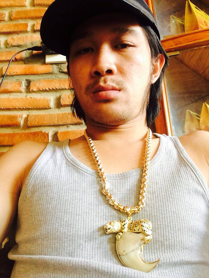 Sới bạc hoạt động từ 22h hôm trước đến 1h giờ sáng hôm sau. Mức chơi tối thiểu là 100 nghìn đồng. Các con bạc đặt cược từ 500.000 đồng trở lên thì được ngồi từ giữa sới đến đầu sới bạc. Vỡi mỗi người thắng, các đối tượng lấy 5% số tiền thu được.