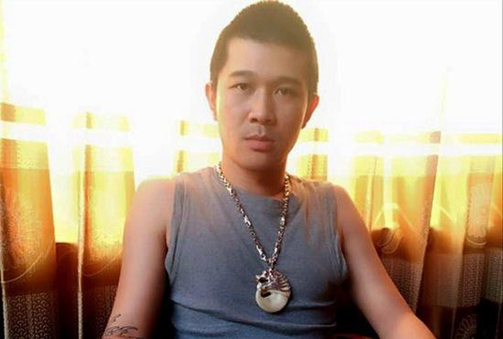 Theo cáo trạng, cuối tháng 2/2019, Nguyễn Mạnh Hùng, thường gọi là Hùng “siđa” (SN 1984) và Bùi Viết Khánh (SN 1978) cùng trú tại TP Pleiku, Gia Lai, bàn bạc, thống nhất mở sới bạc tại khu vực vườn điều (thôn 76, xã Hà Bầu, huyện Đắk Đoa, tỉnh Gia Lai). Hình thức chơi là xóc đĩa.