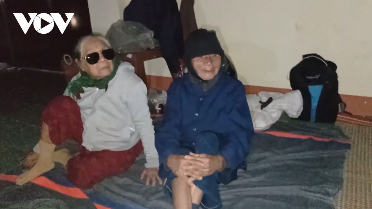 Nhiều người dân ở Phú Yên chạy lũ trong đêm. (Ảnh: VOV).