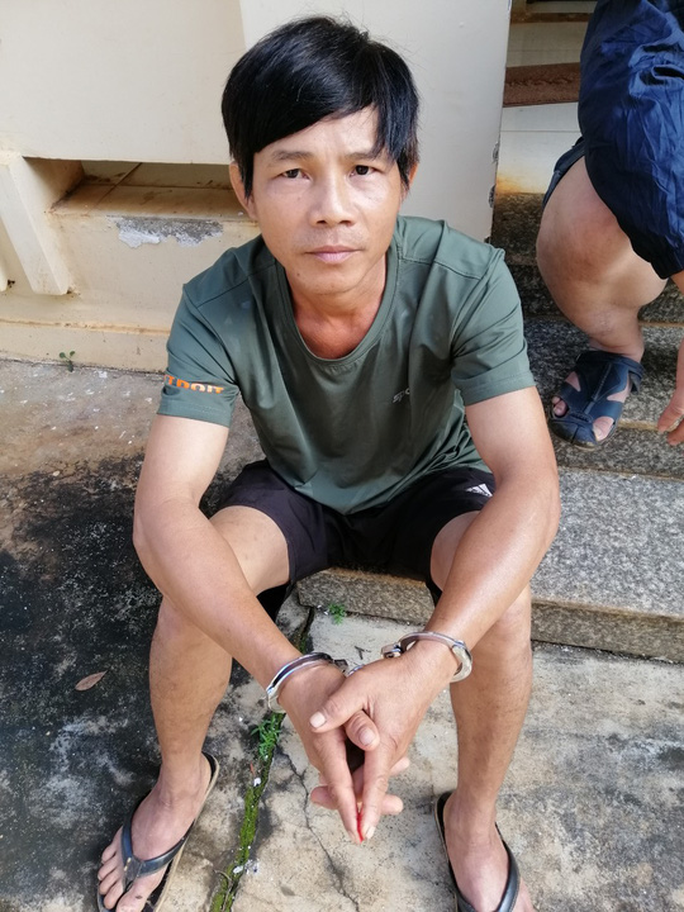  3. Hiếp dâm bé gái 9 tuổi rồi trốn truy nã: Tháng 3/2020, Đinh Bá Sơn (SN 1977, quận Liên Chiểu, Đà Nẵng) bị gia đình cháu H. (trú tại quận Liên Chiểu) tố có hành hiếp dâm cháu bé này. Biết thông tin Sơn đã bỏ trốn sang biên giới Việt Nam–Campuchia và thay tên đổi họ. Sau đó, cơ quan chức năng đã khởi tố và phát lệnh truy nã đối với Sơn. Đến ngày 5/11, Sơn đã bị Công an TP Đà Nẵng bắt giữ tại biên giới Việt Nam – Campuchia (thuộc xã Phú Nghĩa, huyện Bù Gia Mập, tỉnh Bình Phước).