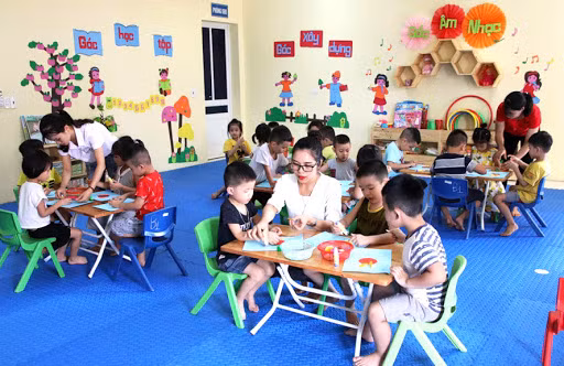 Bo GD de xuat tang hoc phi: Diem muc hoc phi cac truong hien nay-Hinh-3