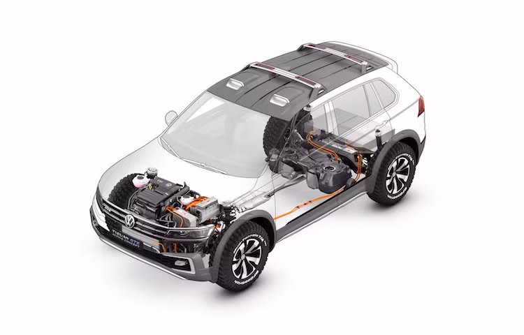 Trên Tiguan GTE Active, Volkswagen đã trang bị một hệ động lực hybrid "xanh" gồm động cơ xăng 1.4l tăng áp, kèm theo 2 mô-tơ điện ở cả cầu trước lẫn cầu sau.