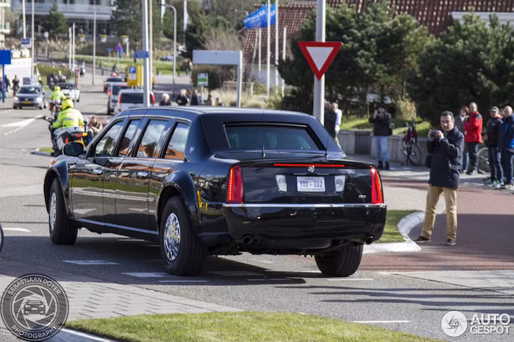 Kể từ khi Quốc hội Mỹ chính thức sử dụng xe đặc chủng vào thập niên 30, 2 thương hiệu xe sang Mỹ là Lincoln và Cadillac luôn được lựa chọn làm xe cho Tổng thống.