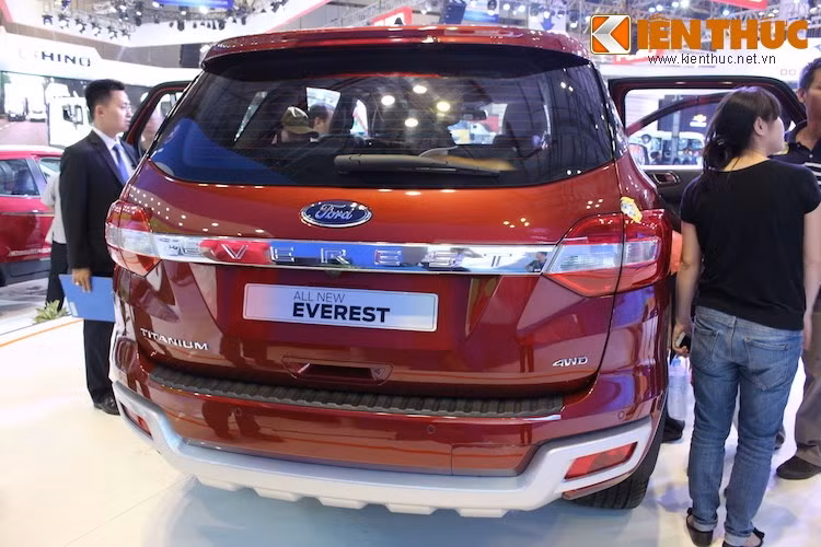 Mức giá này đã gây bất ngờ lớn cho nhiều khách hàng tại Việt Nam đang có ý định mua Ford Everest 2016, do thế hệ trước của chiếc xe chỉ có giá chưa đầy 1 tỷ đồng. Nên với mẫu xe mới này, họ có thể phải cân nhắc.