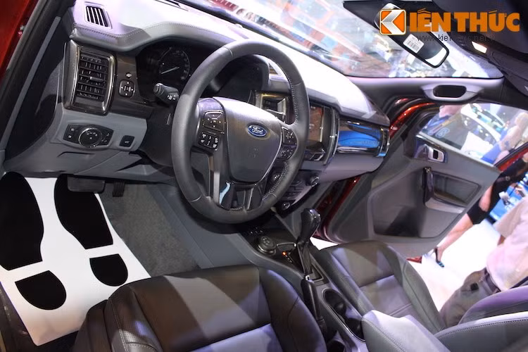 Tuy nhiên nếu so sánh, mức giá này là hợp lý cho chiếc xe mới do Everest 2016 chỉ chung với phiên bản cũ về tên gọi. Về cơ bản, nó là một chiếc Everest hoàn toàn mới, khác biệt từ trong ra ngoài và nằm ở một đẳng cấp cao hơn hẳn phiên bản cũ.