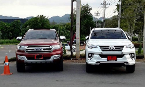 Chính vì vậy, việc nhiều người so sánh giá của Everest mới với thế hệ cũ hay Fortuner đang được bán tại Việt Nam là khá "khập khiễng". "Cuộc chơi" thực sự của 2 mẫu xe này chỉ bắt đầu vào năm 2016, khi thế hệ Fortuner hoàn toàn mới được đưa về Việt Nam.