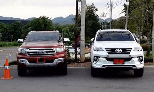 Chính vì vậy, việc nhiều người so sánh giá của Everest mới với thế hệ cũ hay Fortuner đang được bán tại Việt Nam là khá "khập khiễng". "Cuộc chơi" thực sự của 2 mẫu xe này chỉ bắt đầu vào năm 2016, khi thế hệ Fortuner hoàn toàn mới được đưa về Việt Nam.