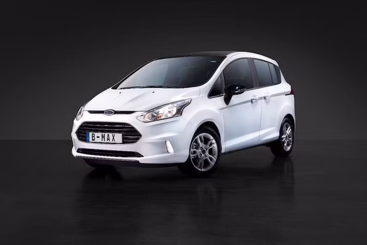 Dựa trên cơ sở chassis của Ford Fiesta, Ford B-Max 2016 là mẫu MPV cỡ nhỏ hướng tới thị trường châu Âu. Cũng giống như các mẫu xe hiện tại của Ford, B-Max sở hữu kiểu dáng thể thao theo ngôn ngữ thiết kế Kinetic Design.