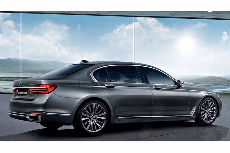 Trên 730i, động cơ này có công suất tối đa lên tới 255 mã lực và mô-men xoắn cực đại 400 Nm. Dù có động cơ nhỏ nhưng 730i vẫn có khả năng tăng tốc từ 0-100 km/h chỉ trong 6,2 giây (6,3 i với 730Li) và đạt tốc độ tối da 250 km/h.