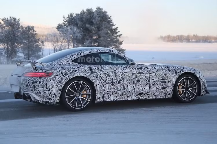 Theo ông Tobias Moers - Giám đốc điều hành bộ phận thể thao Mercedes - AMG hé lộ, phiên bản thể thao mới của AMG GT sẽ được ra mắt chính thức vào mùa hè tới.