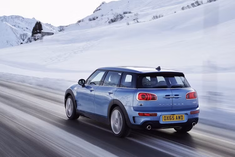 Tại Mỹ, Clubman ALL4 sẽ được bán với 2 động cơ xăng tăng áp TwinPower Turbo bao gồm 1.5l 3 xi-lanh (134 mã lực/220 Nm) và 2.0l 4 xi-lanh (190 mã lực/280 Nm). Ngoài ra ở châu Âu, chiếc xe sẽ có phiên bản máy dầu 2.0l tăng áp 187 mã lực.