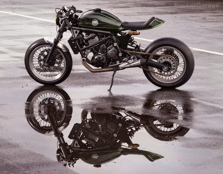 Bộ vành đúc 5 cánh nguyên bản của Vulcan quá bé và hiện đại, chính vì vậy bản độ MRS Racer đã được thay cặp vành nan nhôm bản lớn với kích thước bánh trước lên tới 18 inch và bánh sau 17 inch.